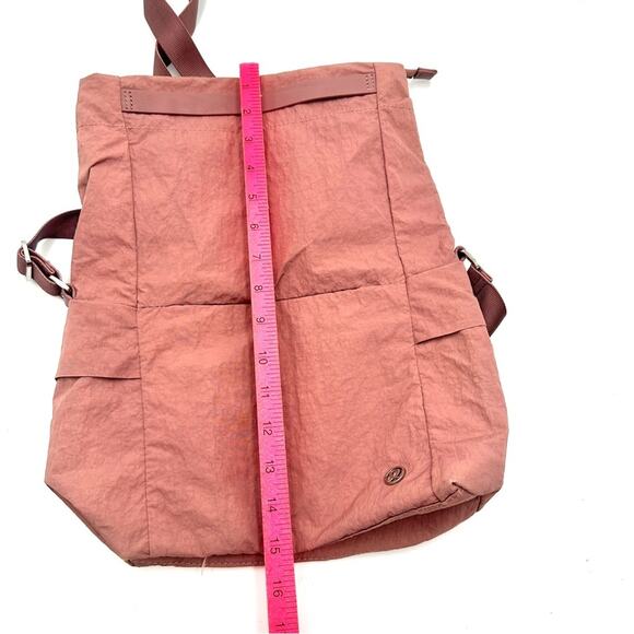 Lululemon On My Level Crossbody Bag - Picture 9 of 16